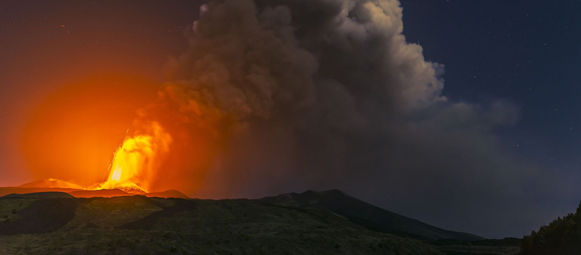 ثوران بركان إتنا من جديد جزيرة صلية، في إيطاليا 24 مايو 2021 - سبوتنيك عربي, 1920, 13.08.2021