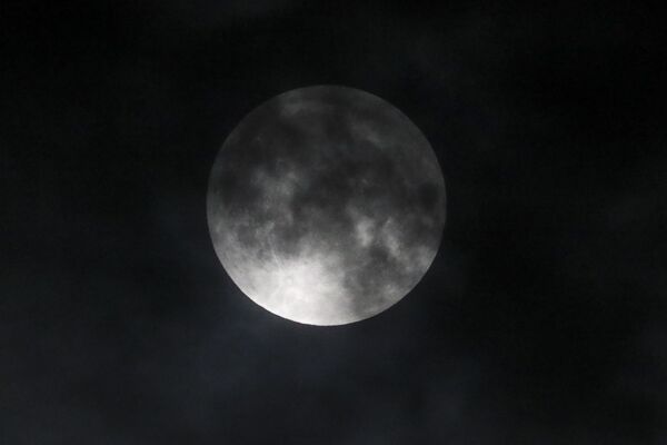 خسوف القمر العملاق في كاليفورنيا، الولايا ت المتحدة الأمريكية 26 مايو 2021 - سبوتنيك عربي