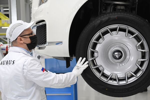 بدء الإنتاج التسلسلي لسيارات أوروس سينات في مصنع ألاباغا بجمهورية تتارستان، روسيا 31 مايو 2021 - سبوتنيك عربي