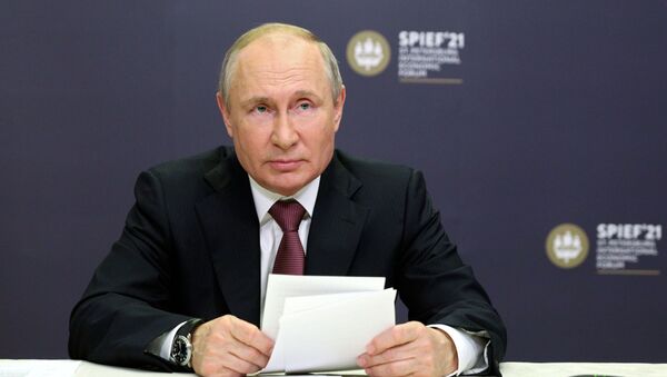 الرئيس الروسي فلاديمير بوتين في منتدى سان بطرسبورغ 2021، 3 يونيو 2021 - سبوتنيك عربي