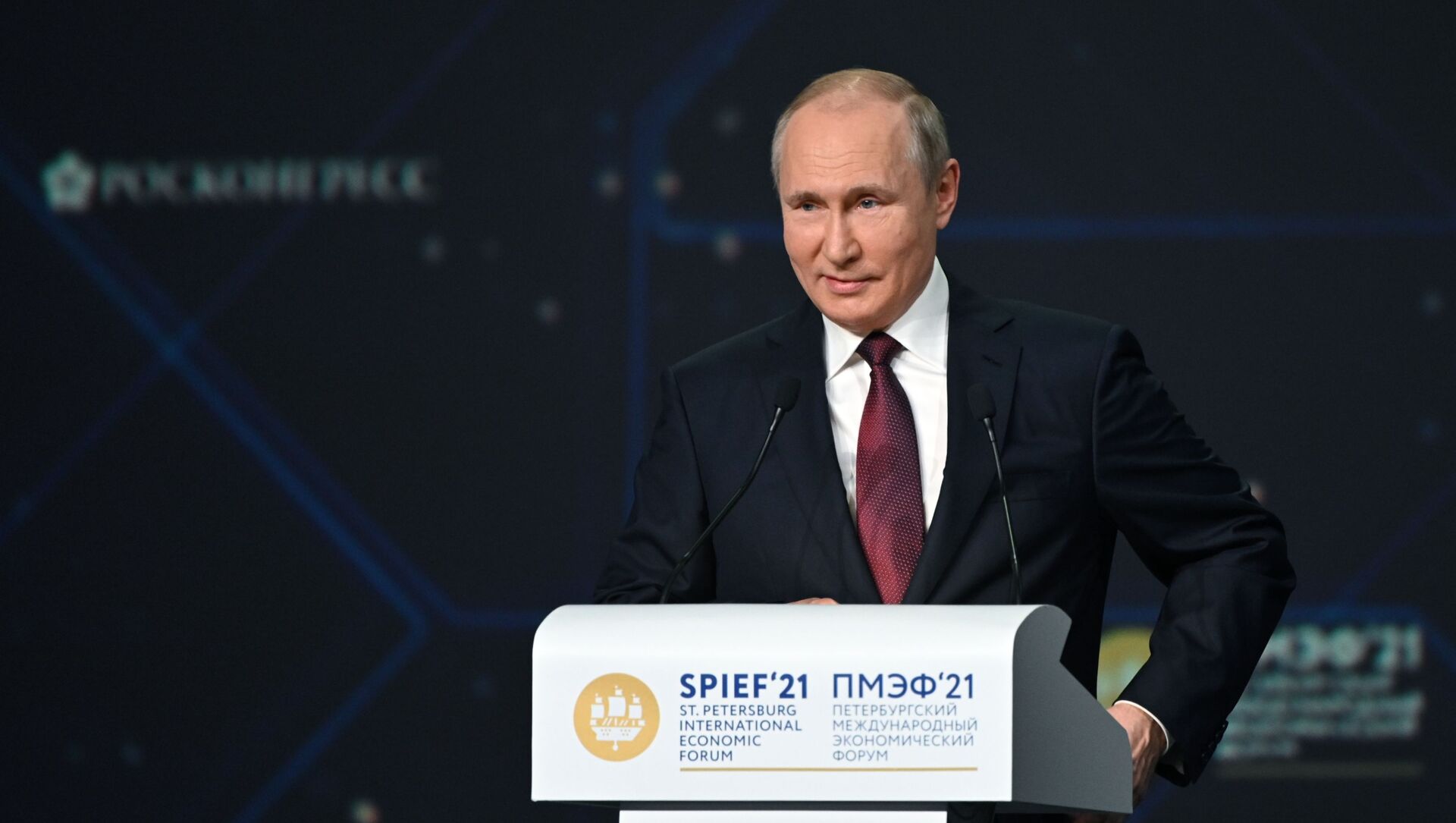 الرئيس الروسي فلاديمير بوتين في منتدى سان بطرسبورغ 2021، 4 يونيو 2021 - سبوتنيك عربي, 1920, 04.06.2021