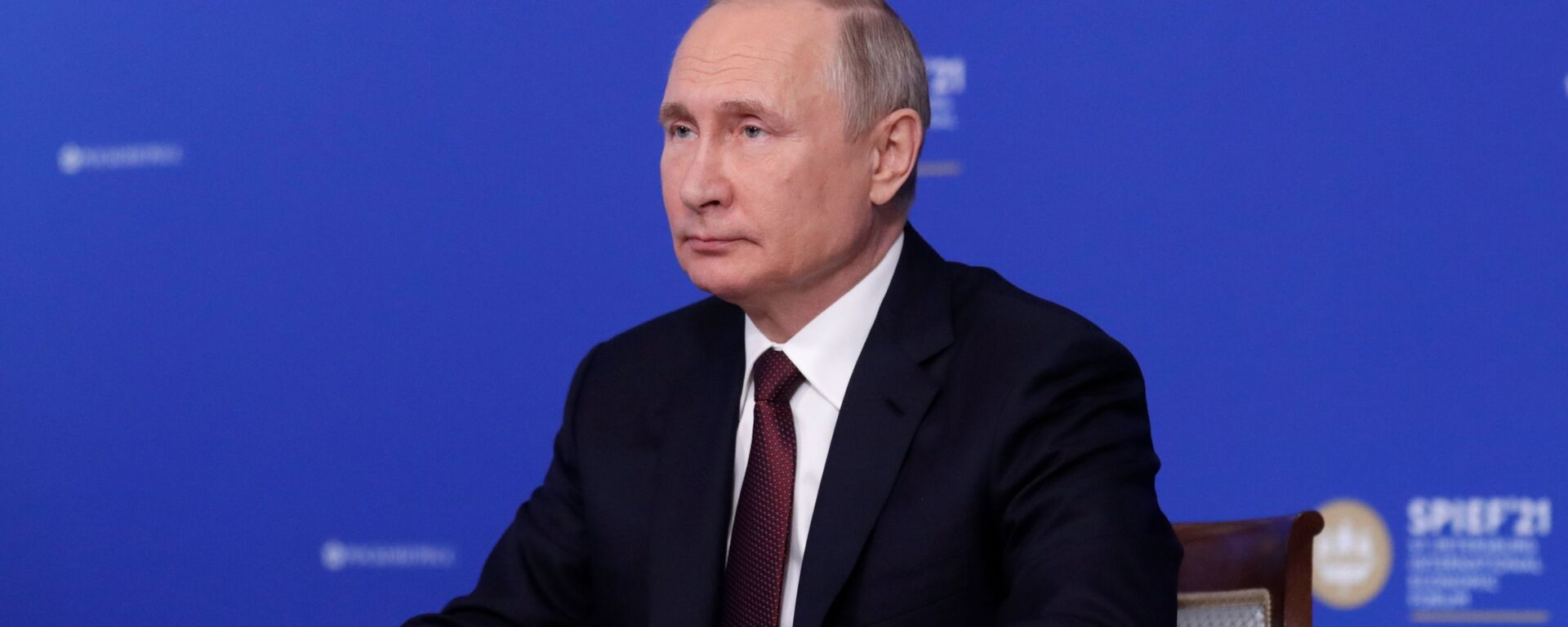 الرئيس الروسي فلاديمير بوتين خلال المنتدى الاقتصادي الدولي سانت بطرسبورغ 2021 - سبوتنيك عربي, 1920, 11.06.2021