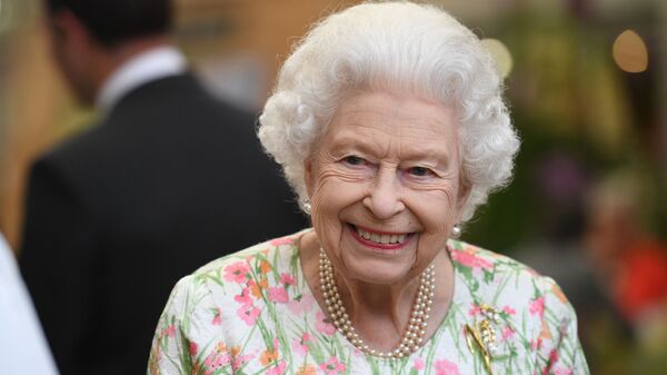 ملكة بريطانيا، إليزابيث الثانية، تحضر حفل استقبال على هامش قمة مجموعة السبع، في كورنوال، بريطانيا، 11 يونيو/ حزيران 2021 - سبوتنيك عربي