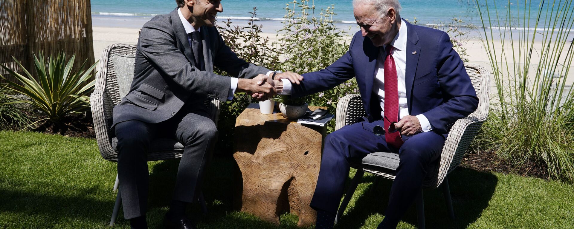 الرئيسان الأمريكي جو بايدين والفرنسي إيمانويل ماكرون على هامش قمة مجموعة السبع - سبوتنيك عربي, 1920, 13.03.2024