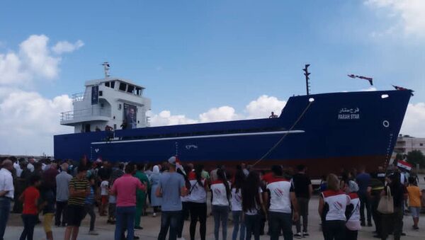   تعويم سفينة فرح ستار السورية المصنعة بأياد محلية في مدينة بانياس بمحافظة طرطوس - سبوتنيك عربي