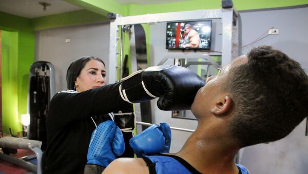  صباح عبد الحليم صقر، امرأة تدرب الرجال على الملاكمة في صعيد مصر - سبوتنيك عربي