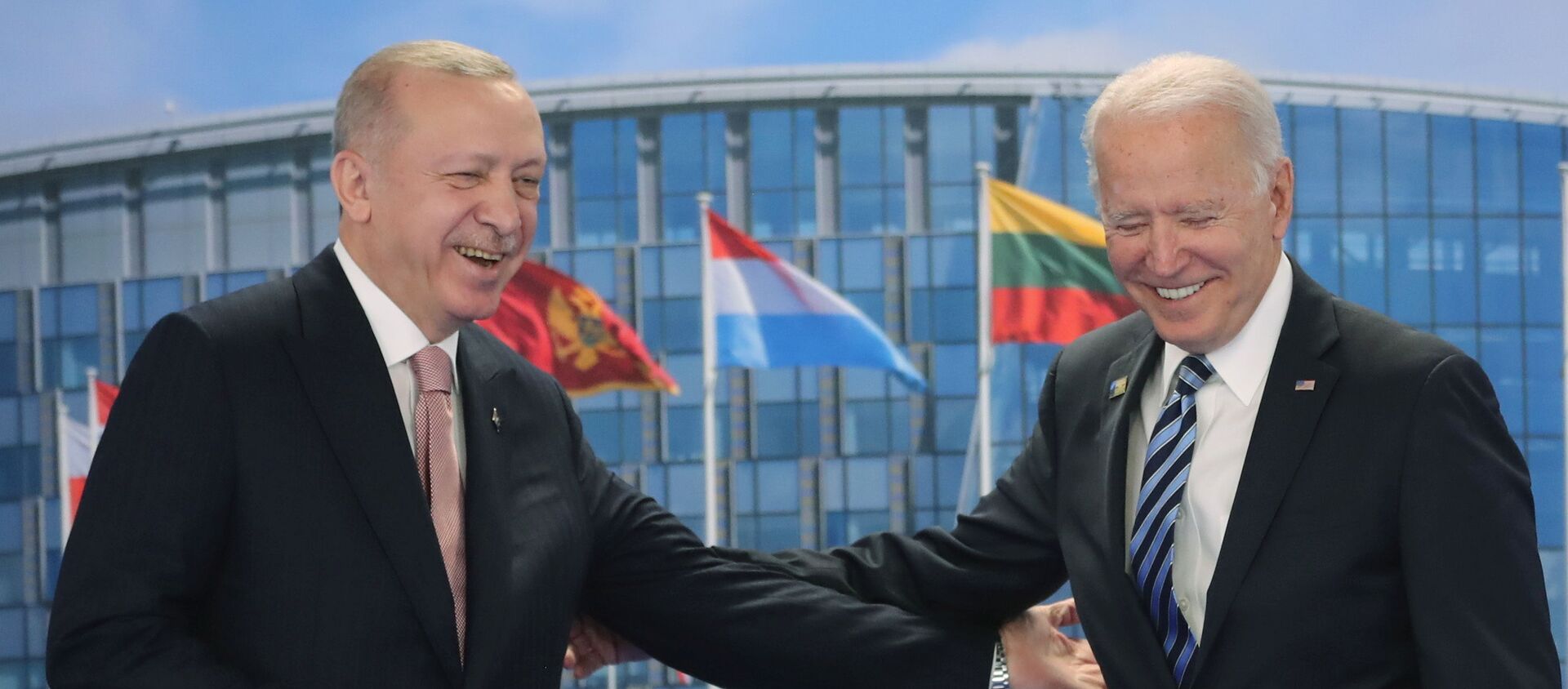 الرئيس الأمريكي جو بايدن خلال لقاء مع الرئيس التركي رجب طيب أردوغان في بروكسل - سبوتنيك عربي, 1920, 15.07.2021
