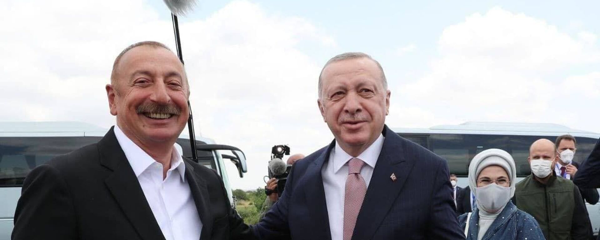 لقاء رئيسي الرئيس التركي رجب طيب أردوغان ورئيس أذربيجان إلهام علييف في منطقة فيزولي الأذربيجانية - سبوتنيك عربي, 1920, 15.06.2021
