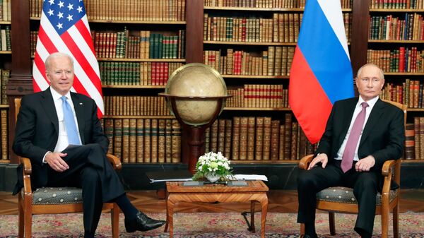 صورة جماعية - الرئيس الروسي  فلاديمير بوتين والرئيس الأمريكي جو بايدن في  فيلا لا غرانج في جنيف، سويسرا 16 يونيو 2021 - سبوتنيك عربي