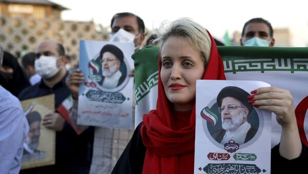  أنصار الرئيس الإيراني المنتخب إبراهيم رئيسي يحتفلون بفوزه في الانتخابات - سبوتنيك عربي