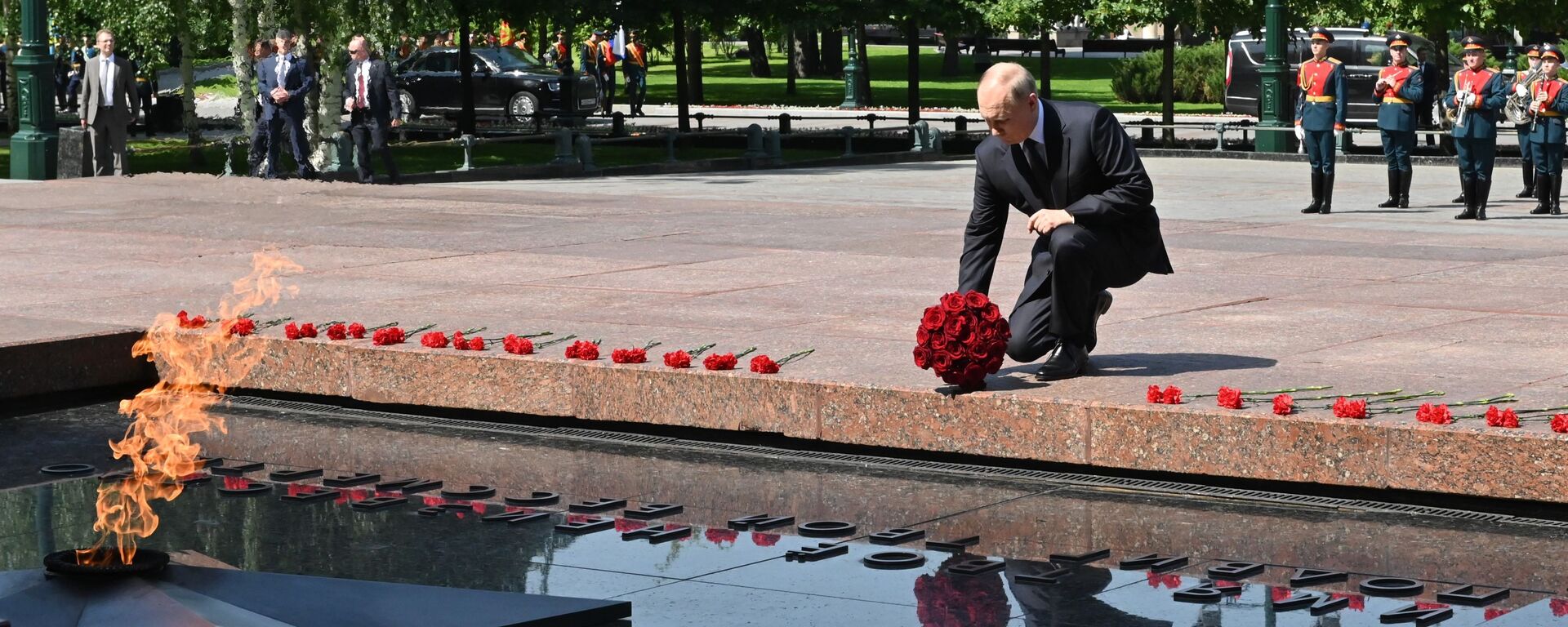 فلاديمير بوتين يضع إكليل من الزهور على قبر الجندي المجهول - سبوتنيك عربي, 1920, 22.06.2021