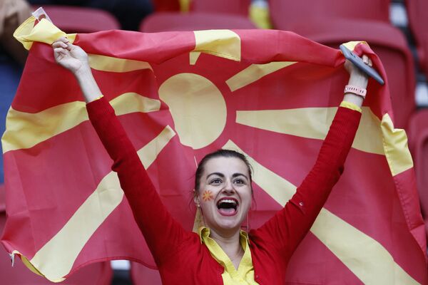 مشجعة المنتخب المقدوني الشمالي في ملعب يوهان كرويف أرينا في أمستردام، هولندا، 21 يونيو 2021  - سبوتنيك عربي