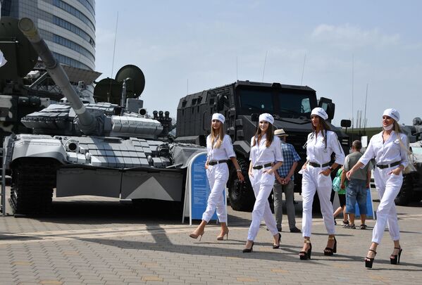 في المعرض الدولي العاشر للأسلحة والمعدات العسكرية MILEX-2021 في مينسك، بيلاروسيا 23 يونيو 2021 - سبوتنيك عربي