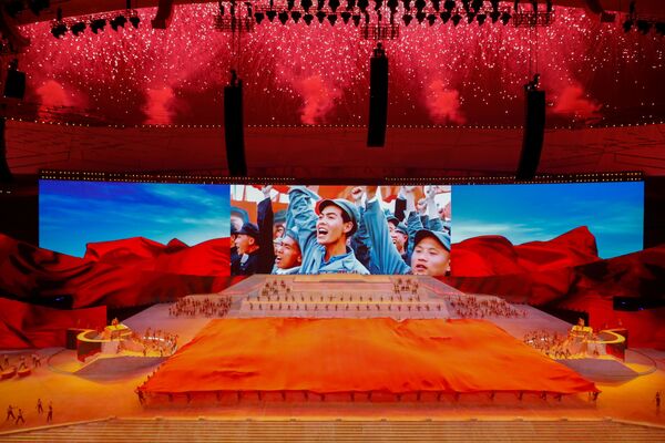 ألعاب نارية بمناسبة الذكرى المئوية لتأسيس الحزب الشيوعي الصيني في بكين، الصين 28 يونيو 2021 - سبوتنيك عربي