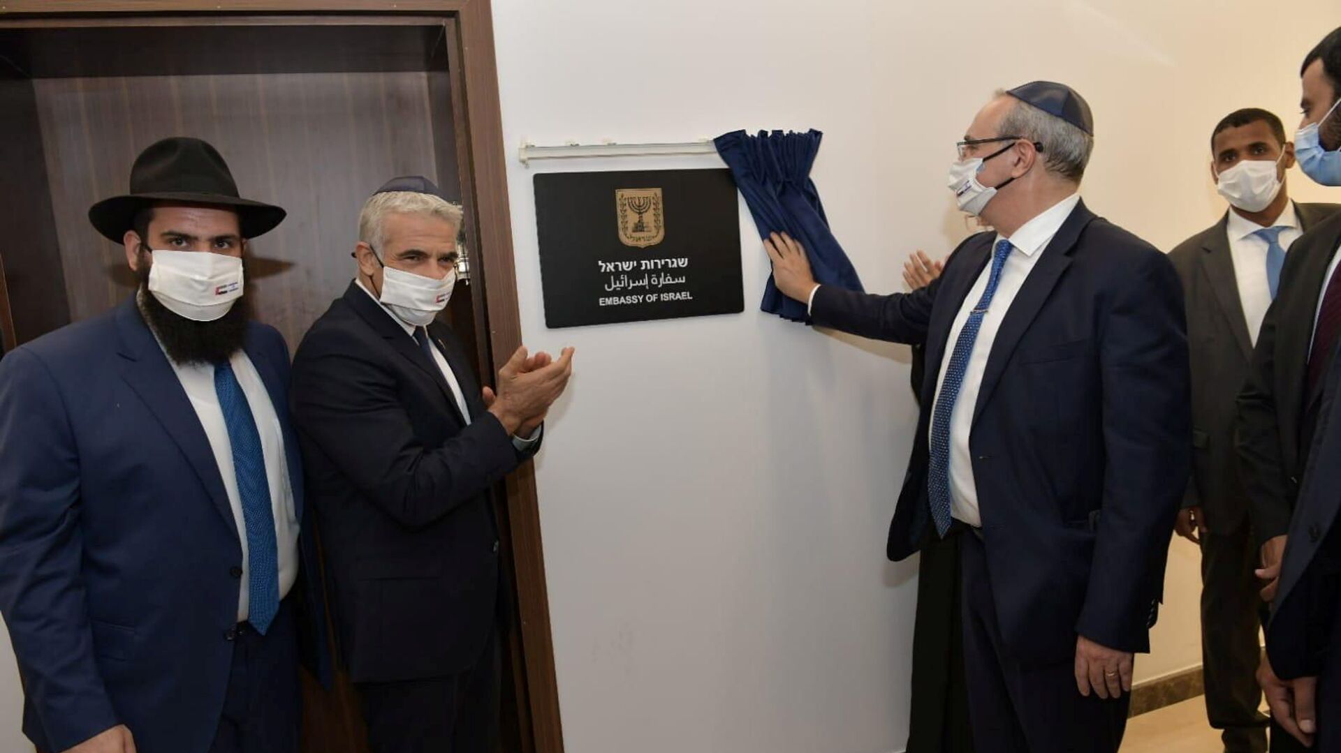 وزير الخارجية الإسرائيلي يائير لابيد في أول زيارة إلى الإمارات المتحدة، مراسم افتتاح سفارة إسرائيل في أبو ظبي، 29 يونيو 2021 - سبوتنيك عربي, 1920, 15.09.2021