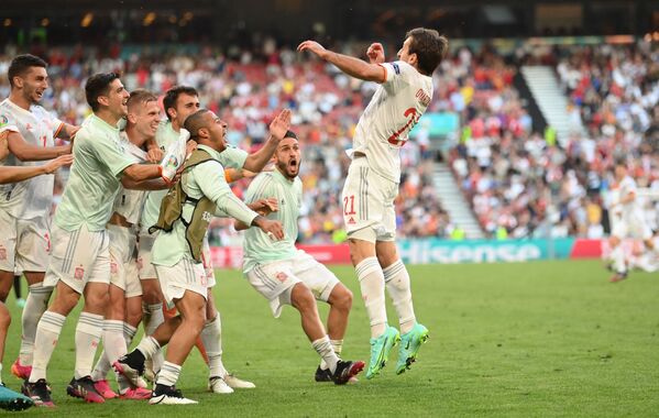 مباراة دور الـ 16 من بطولة يورو 2020 - اللاعب الإسباني مايكل أويارزابال، يعبر عن فرحته بتسجيل الهدف الخامس لمنتخبه وبذلك يفوز على نظيره الكرواتي في ملعب باركن في كوبنهاغن، الدنمارك 28 يونيو 2021 - سبوتنيك عربي