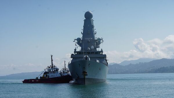 المدمرة البريطانية ديفيندر التابعة للبحرية الملكية البريطانية تصل ميناء باتومي، البحر الأسود، جورجيا 26 يونيو 2021 - سبوتنيك عربي