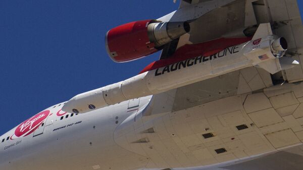 طائرة بوينغ 747 تطلق صاروخا كبيرا محملا بالأقمار الصناعية  - سبوتنيك عربي
