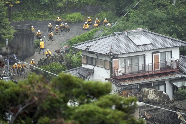 إنزلاق الأراضي وهائل وجرف منازل في بلدة أتامي نتيجة أمطار غزيرة في جنوب غرب اليابان 4 يوليو 2021 - سبوتنيك عربي