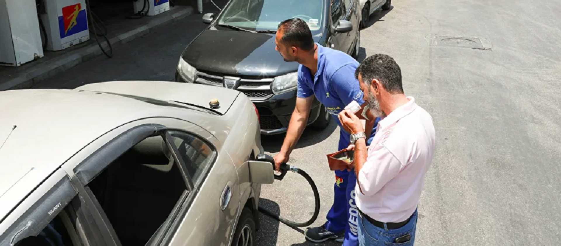 أزمة بنزين في لبنان، مواطنون في محطة البنزين في بيروت، لبنان  24 يونيو 2021 - سبوتنيك عربي, 1920, 23.06.2021