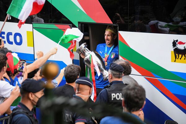 المنتخب الإيطالي بعد الفوز بكأس بطولة أمم أوروبا يورو 2020 يصل روما، إيطاليا 12 يوليو 2021 - سبوتنيك عربي