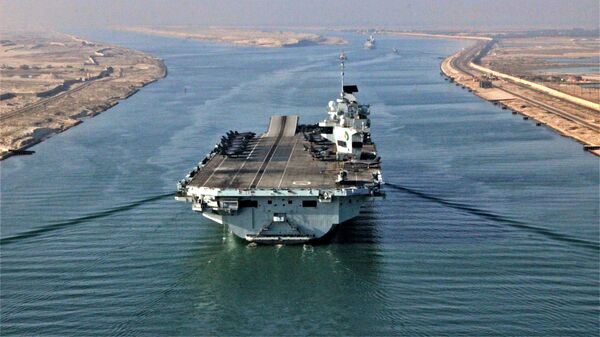 حاملة الطائرات البريطانية إتش إم إس كوين إليزابيث أثناء عبور قناة السويس المصرية في 6 يوليو 2021 - سبوتنيك عربي