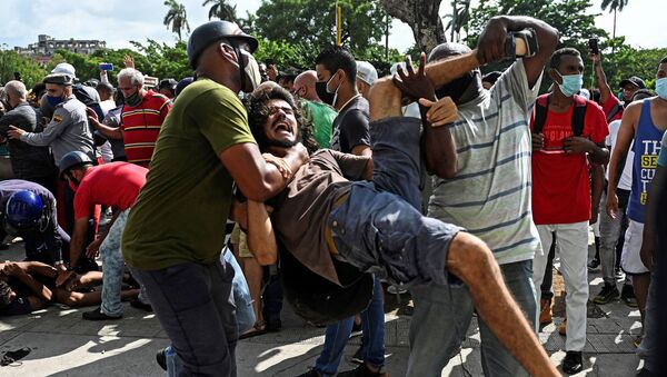اندلاع احتجاجات عنيفة إثر تردي الأوضاع الاقتصادية في كافة أرجاء كوبا، 11 يوليو 2021 - سبوتنيك عربي