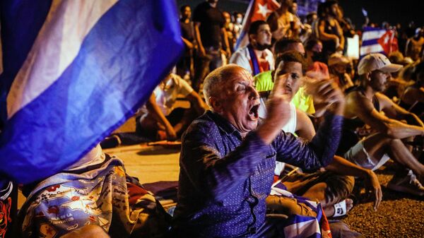 اندلاع احتجاجات عنيفة إثر تردي الأوضاع الاقتصادية في كافة أرجاء كوبا، 13 يوليو 2021 - سبوتنيك عربي
