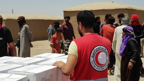 لأول مرة..  (الصليب والهلال) يقدمان مساعدات إغاثية لسكان قرى الحدود (السورية- العراقية) - سبوتنيك عربي