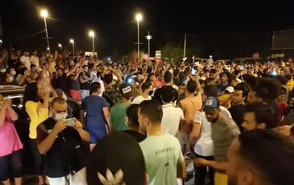 احتفالات في الشوارع والمدن التونسية بعد قرارات الرئيس قيس سعيد - سبوتنيك عربي