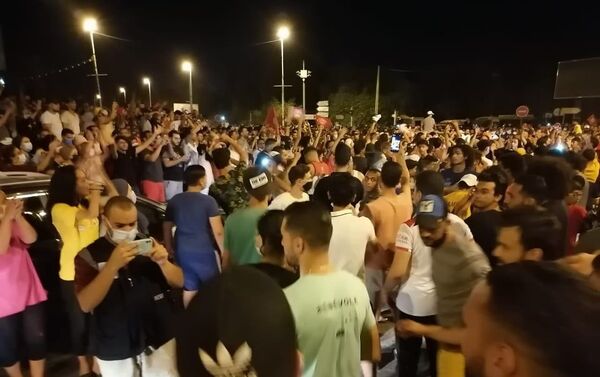 احتفالات في الشوارع والمدن التونسية بعد قرارات الرئيس قيس سعيد - سبوتنيك عربي