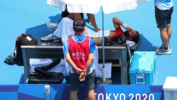  لاعب التنس الروسي، دانييل ميدفيديف، يتلقى العناية الطبية في أولمبياد طوكيو - سبوتنيك عربي