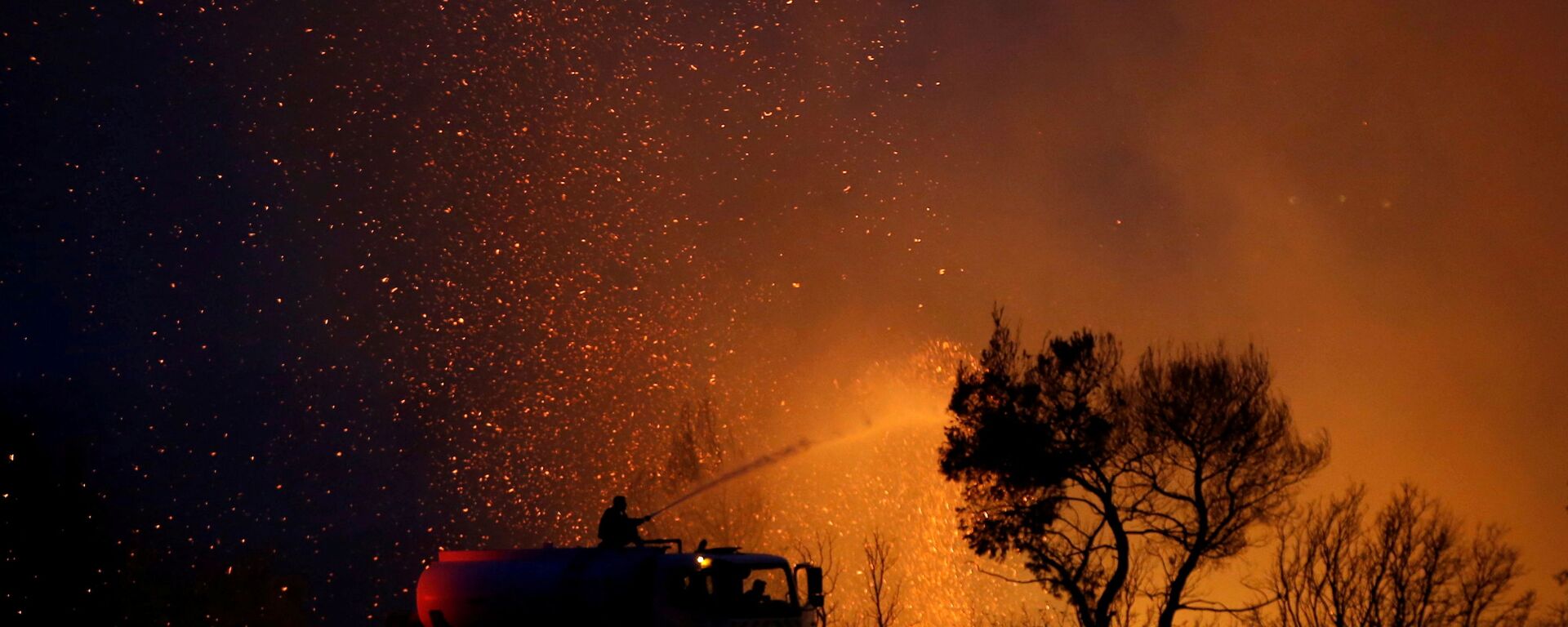 حرائق الغابات تصل أثينا، اليونان 3 أغسطس 2021 - سبوتنيك عربي, 1920, 04.06.2022