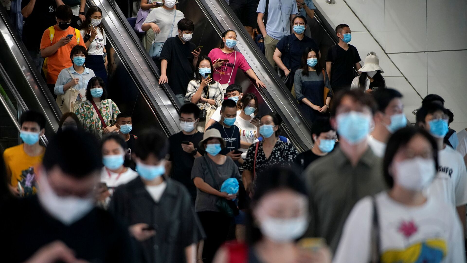 ظهور حالات الإصابة بـ كوفيد-19 في الصين، وفرض ارتداء الكمامات واختبارات كورونا على المواطنين من جديد، 5 أغسطس 2021 - سبوتنيك عربي, 1920, 12.11.2021