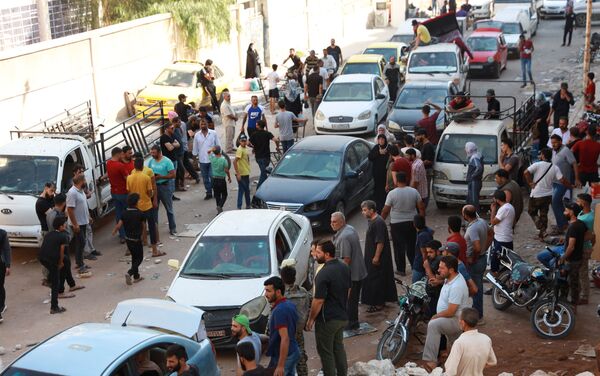 الجيش السوري يستقبل مئات الخارجين من حي درعا البلد - سبوتنيك عربي