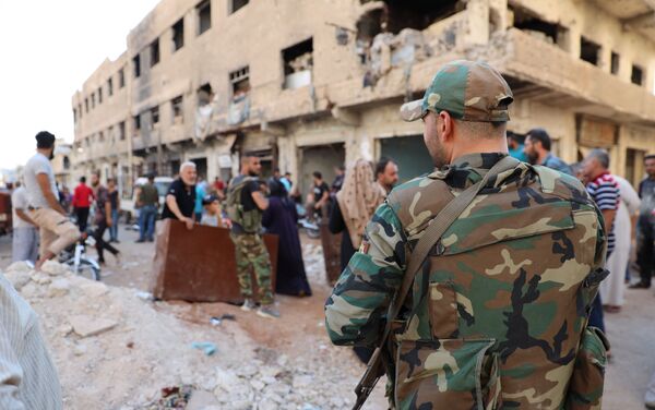 الجيش السوري يستقبل مئات الخارجين من حي درعا البلد - سبوتنيك عربي
