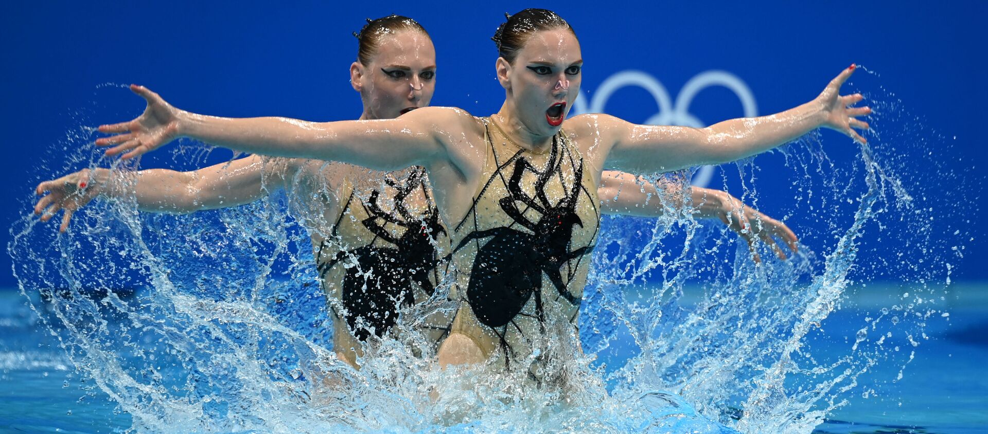 الروسيتان سفيتلانا كوليسنيتشينكو وسفيتلانا روماشينا أثناء فقرتهن للسباحة الإيقاعية في أولمبياد طوكيو 2020، 4 أغسطس 2021 - سبوتنيك عربي, 1920, 06.08.2021