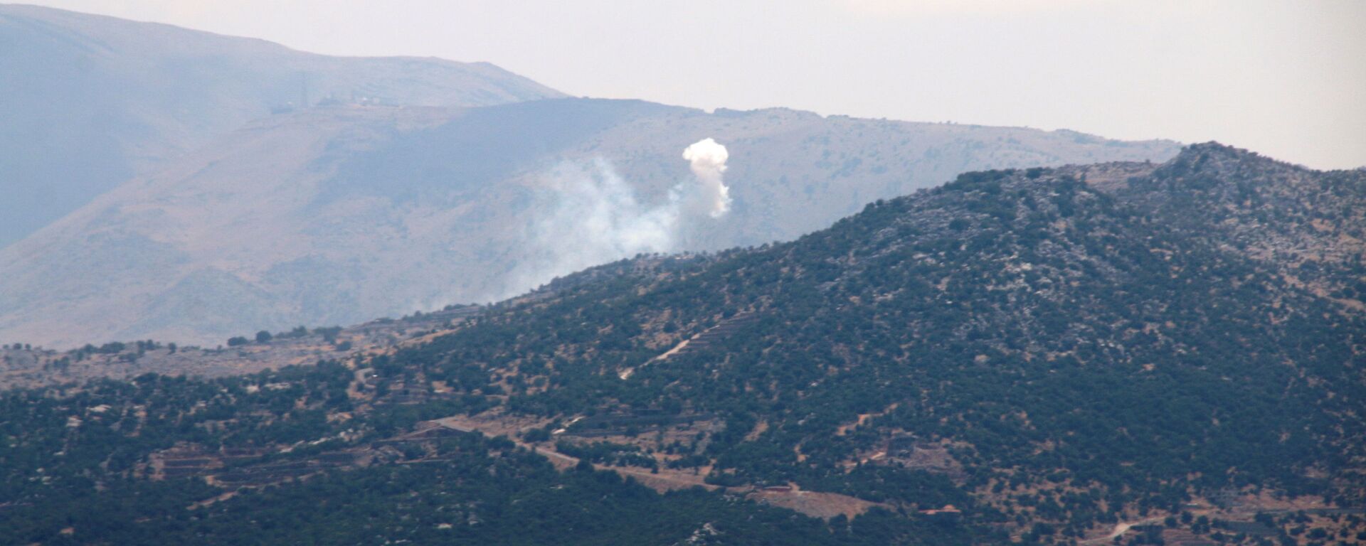 موقع قصف سلاح الجو الإسرائيلي في إبل السقي، على الحدود اللبنانية مع إسرائيل،  جنوب لبنان 6 أغسطس 2021 - سبوتنيك عربي, 1920, 06.08.2021
