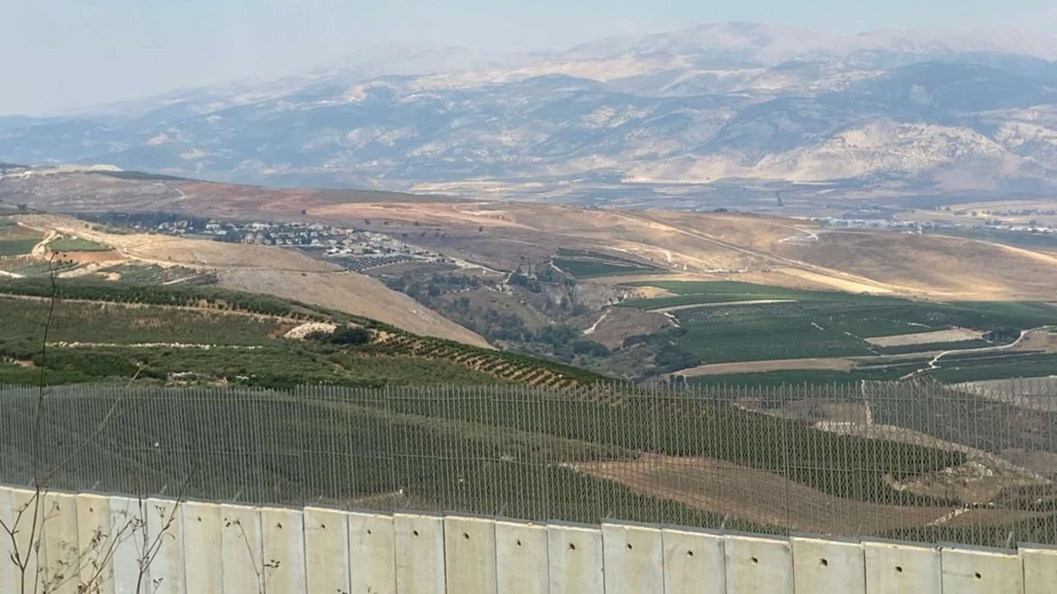 الجيش الإسرائيلي يهاجم بنى تحتية لـ"حزب الله" في لبنان ويسقط طائرة دون طيار