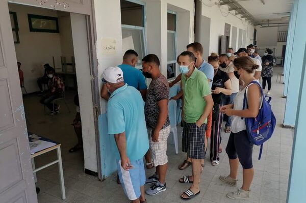 إقبال مكثف على التطعيم ضد كورونا في تونس - سبوتنيك عربي
