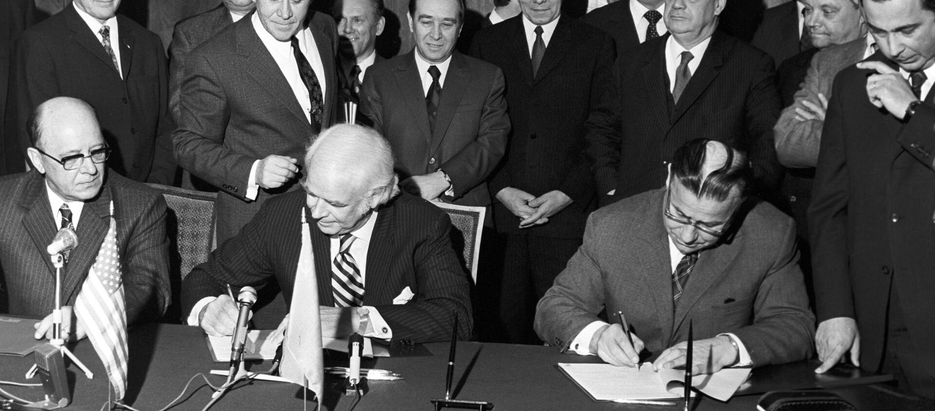 دونالد كيندال ، رئيس شركة بيبسي الأمريكية، يزور الاتحاد السوفيتي لتوقيع اتفاقية افتتاح مصنع تعبئة بيبسي كولا في مدينة نوفوروسيسك - سبوتنيك عربي, 1920, 14.08.2021