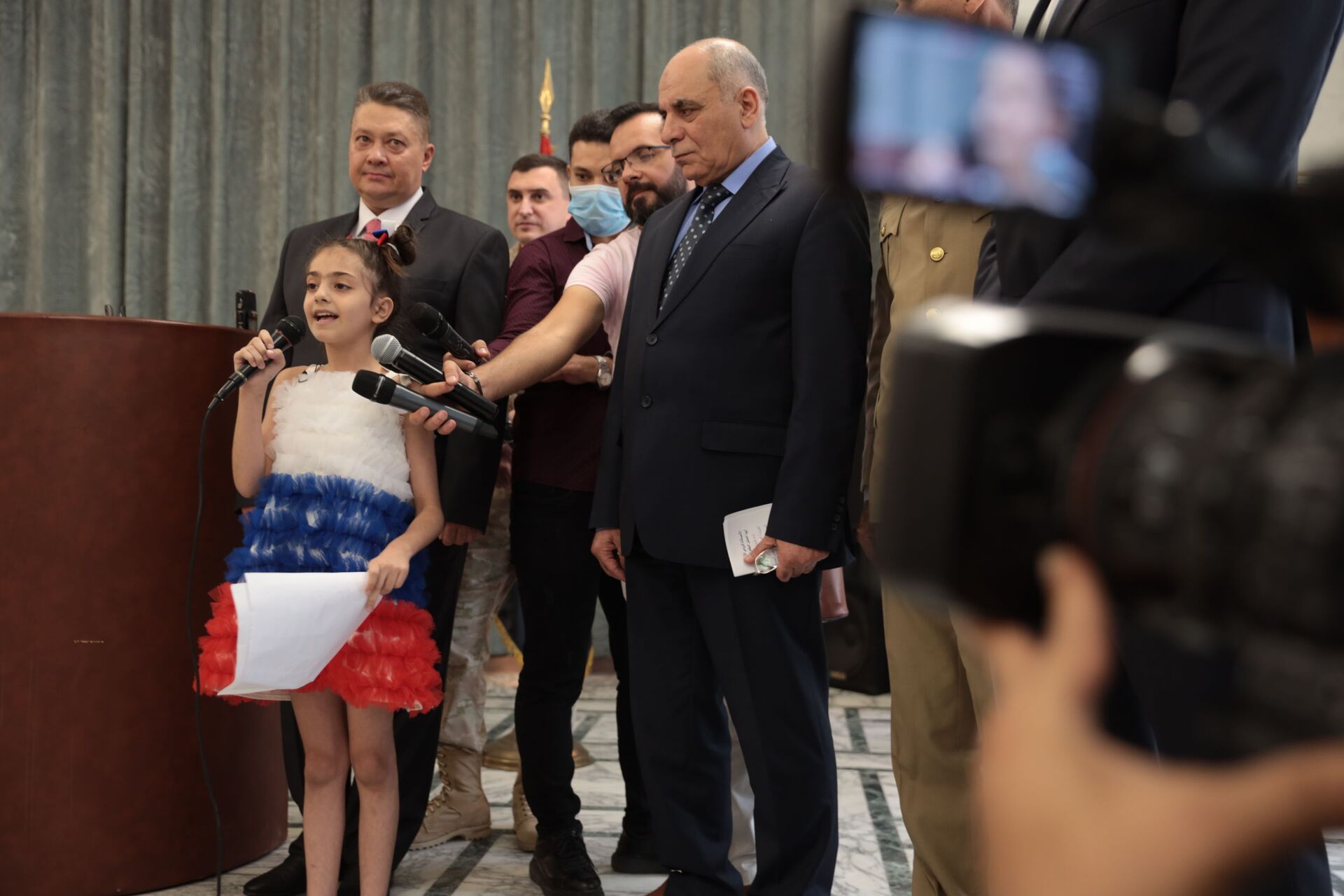 الرئيس الروسي يرد على رسالة طفلة سورية لقبته بـ أبو علي بوتين... فيديو وصور - سبوتنيك عربي, 1920, 25.08.2021