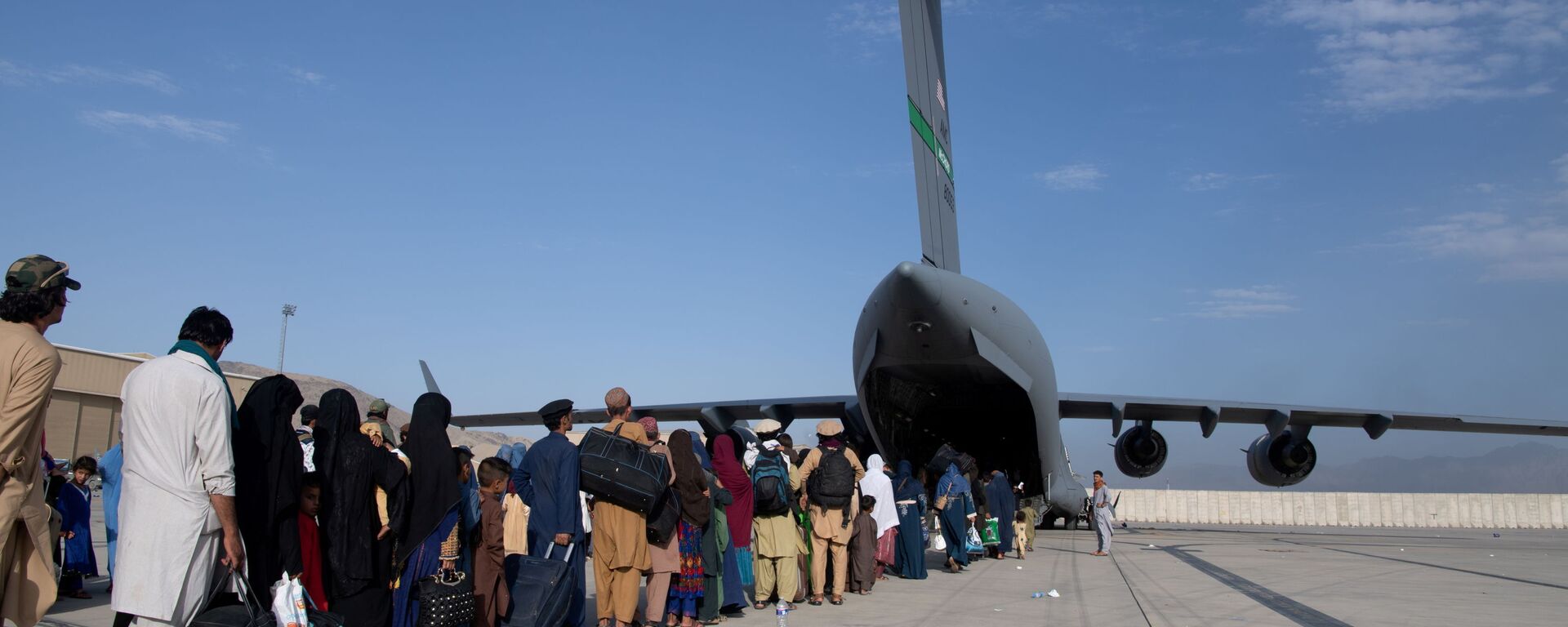 عمليات إجلاء أجانب وأفغان من مطار كابول بعد سيطرة حركة طالبان على الحكم - سبوتنيك عربي, 1920, 02.10.2021