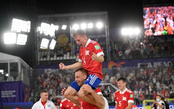 فرحة المنتخب الروسي  بفوزة بكأس العالم لكرة القدم الشاطئية 2021 - سبوتنيك عربي