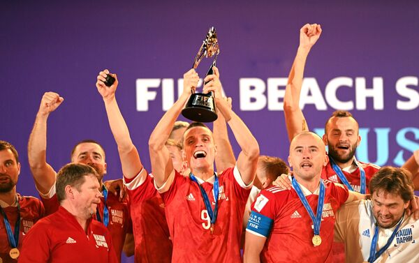 فرحة المنتخب الروسي  بفوزة بكأس العالم لكرة القدم الشاطئية 2021 - سبوتنيك عربي