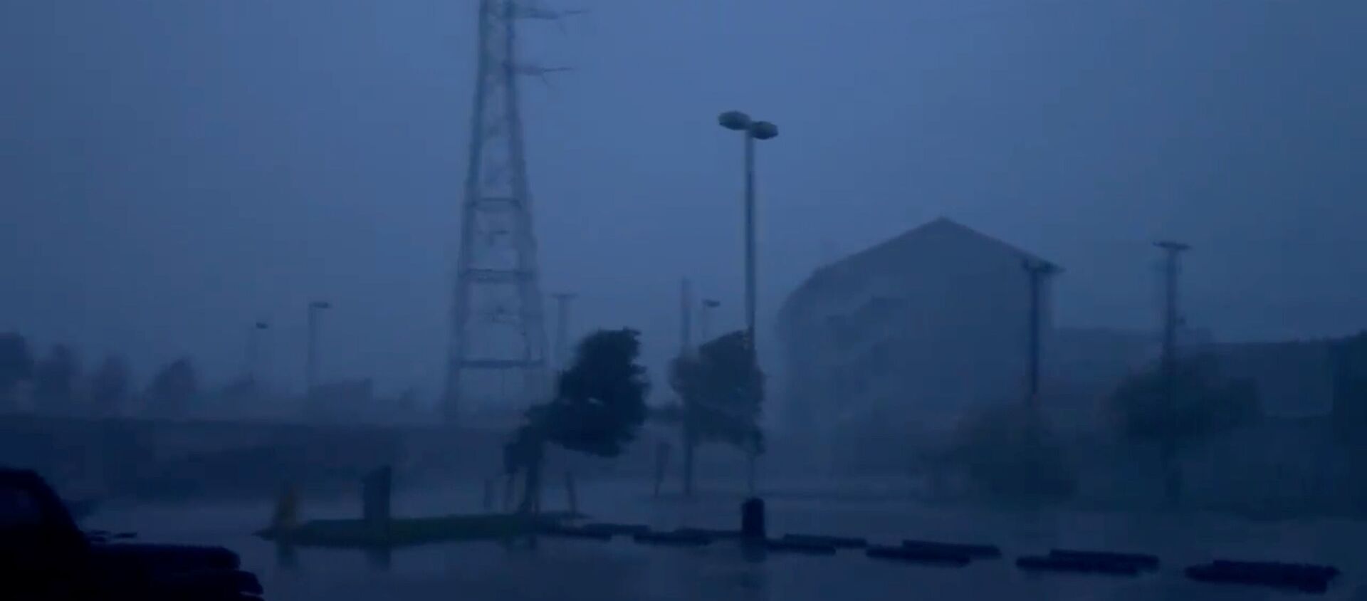 انقطاع الكهرباء في جميع أنحاء نيو أورليانز بولاية لويزيانا الأمريكية بسبب إعصار إيدا الأحد 29 أغسطس - سبوتنيك عربي, 1920, 30.08.2021