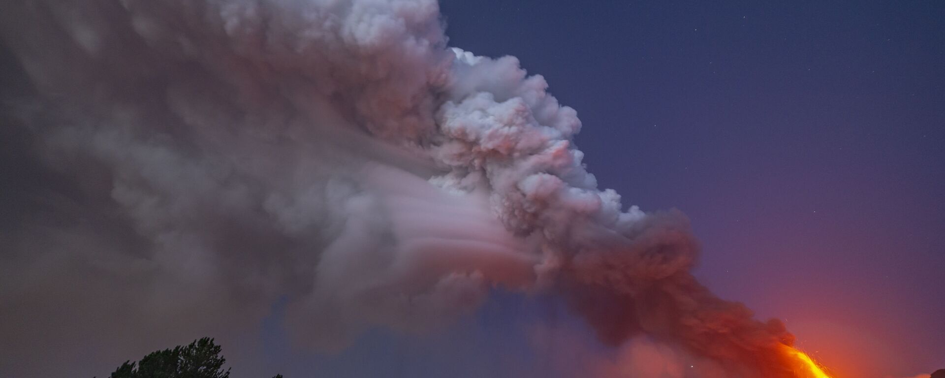 مشاهد من ثوران بركان إتنا في جزيرة صقلية، إيطاليا 9 أغسطس 2021 - سبوتنيك عربي, 1920, 07.04.2024