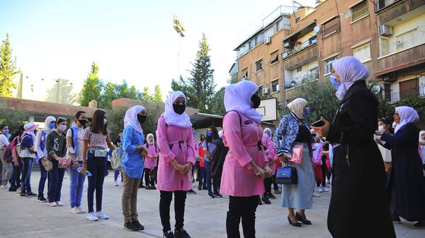 تلاميذ إحدى المدراس الحكومية في دمشق، سوريا، 13 سبتمبر 2020 - سبوتنيك عربي