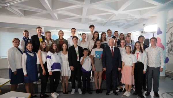 لقاء الرئيس الروسي مع تلاميذ مركز الأطفال أوكيان في مدينة  فلاديفوستوك - سبوتنيك عربي