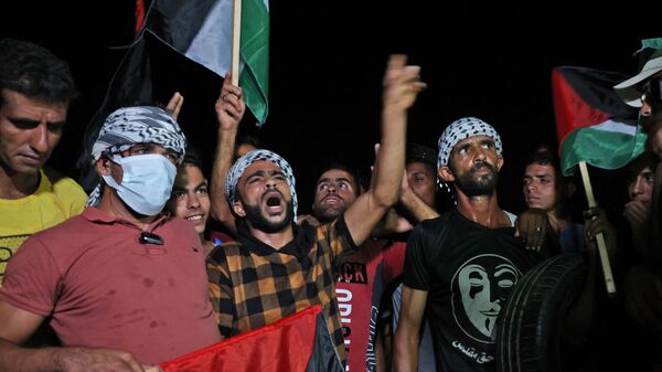 مظاهرات ليلية على حدود قطاع غزة، شرق مدينة خان يونس، فلسطين 2 سبمتمبر 2021 - سبوتنيك عربي